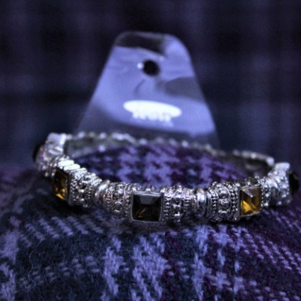 NWT Silver-tone Topaz Colored Rhinestone Stretch Bracelet